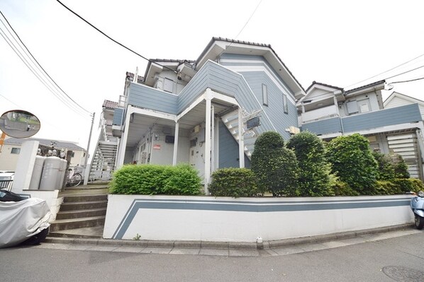 美しの森ハウス B棟の物件外観写真